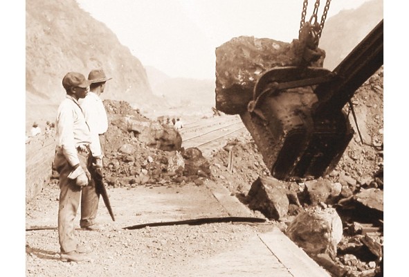 Trabajadores en el corte Culebra durante la construcción del Canal. Trabajadores en el corte Culebra durante la construcción del Canal.