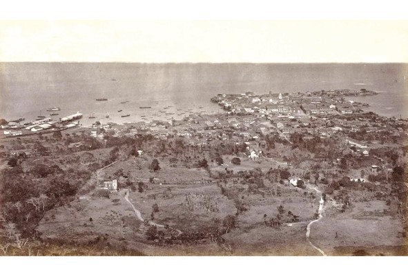 Panorámica de la ciudad desde el Cerro Ancón, del fotógrafo Eduard Muybridge. Panorámica de la ciudad desde el Cerro Ancón, del fotógrafo Eduard Muybridge.