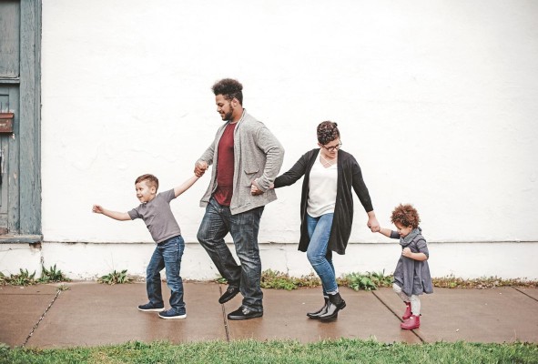 La decisión masculina de permanecer en casa, no debería verse socialmente como algo 'extraordinario'. La decisión masculina de permanecer en casa, no debería verse socialmente como algo 'extraordinario'.
