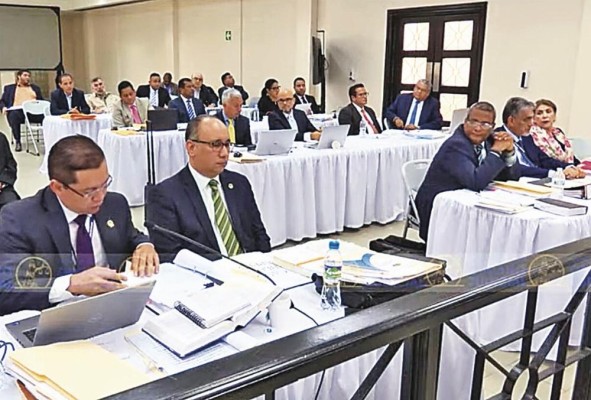 La audiencia entró en la etapa de pruebas testimoniales. La audiencia entró en la etapa de pruebas testimoniales.