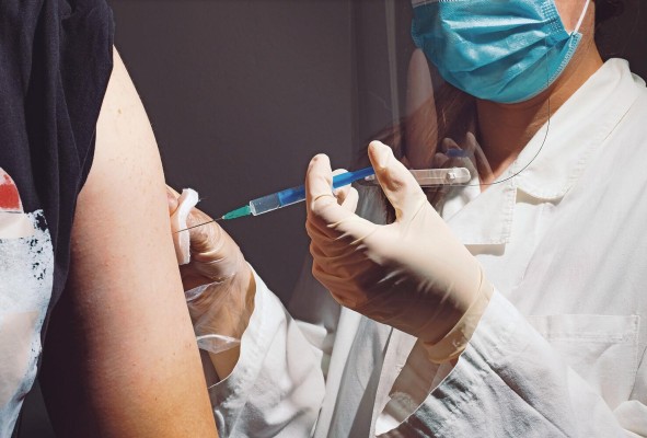 Lo novedoso del estudio es que por primera vez se demuestra el mecanismo mediante el cual la proteína espiga daña las células vasculares. Lo novedoso del estudio es que por primera vez se demuestra el mecanismo mediante el cual la proteína espiga daña las células vasculares.