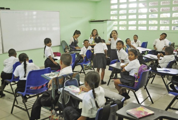 El retorno de los estudiantes será en septiembre; los padres temen que haya aumento en la matrícula. El retorno de los estudiantes será en septiembre; los padres temen que haya aumento en la matrícula.