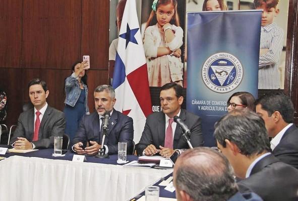 La CCIAP comunicó al ministro del MOP, Rafael Sabonge la importancia de ajustar la ley de contrataciones públicas para implementar ley de las APP. La CCIAP comunicó al ministro del MOP, Rafael Sabonge la importancia de ajustar la ley de contrataciones públicas para implementar ley de las APP.