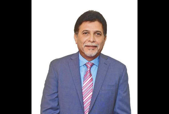 Alfaro Marchena, doctor en medicina de la Universidad de Panamá. Se especializó en medicina interna, y en cardiología y cardiología intervencionista. Alfaro Marchena, doctor en medicina de la Universidad de Panamá. Se especializó en medicina interna, y en cardiología y cardiología intervencionista.