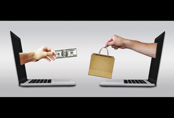El comercio electrónico es cada vez más importante y tiene un potencial enorme. El comercio electrónico es cada vez más importante y tiene un potencial enorme.
