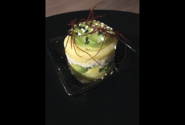 Causa limeña con atún y aguacate Causa limeña con atún y aguacate