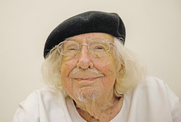 Cardenal se dedicó sobre todo a la literatura sus últimos tiempos. Cardenal se dedicó sobre todo a la literatura sus últimos tiempos.