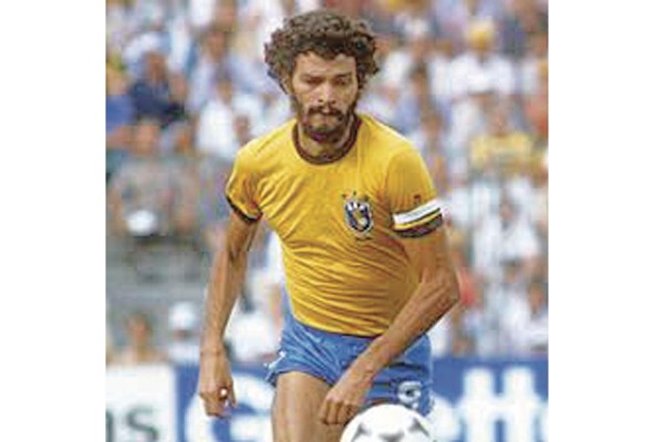 Engin Mitre,el exfutbolista médico en la primera barrera contra el rival invisible Engin Mitre,el exfutbolista médico en la primera barrera contra el rival invisible