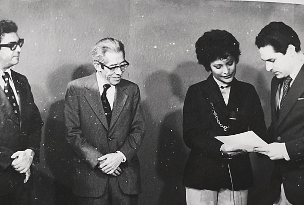Con el entonces vicerrector de la Universidad de Panamá, Gustavo García de Paredes; el embajador de Japón y el Dr. Aristides Royo en la transmisión inaugural. Con el entonces vicerrector de la Universidad de Panamá, Gustavo García de Paredes; el embajador de Japón y el Dr. Aristides Royo en la transmisión inaugural.