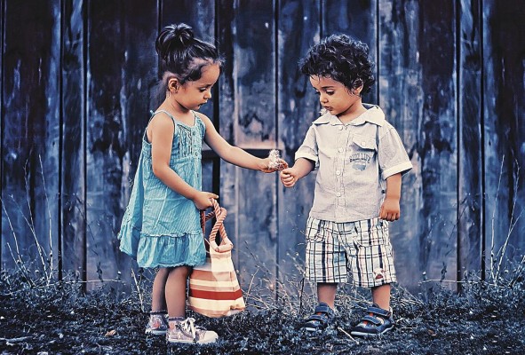 La socialización de los pequeños potencia la comunicación; deben compartir con sus pares. La socialización de los pequeños potencia la comunicación; deben compartir con sus pares.