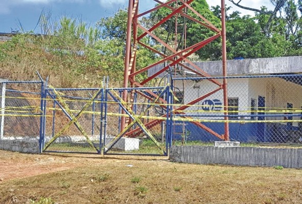 La comunidad apostólica Hosanna instaló antenas de telecomunicaciones, sin consentimiento del dueño del terreno. La comunidad apostólica Hosanna instaló antenas de telecomunicaciones, sin consentimiento del dueño del terreno.