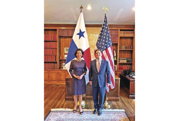 Gina Raimondo, secretaria de Comercio de EE.UU., junto con Federico Alfaro Boyd, titular del Mici Gina Raimondo, secretaria de Comercio de EE.UU., junto con Federico Alfaro Boyd, titular del Mici