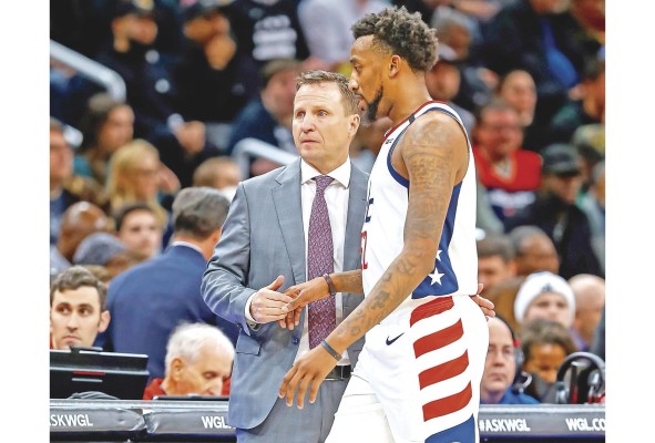 Ish Smith anotó 27 puntos en pro de los Wizards, venciendo a los Celtics. Ish Smith anotó 27 puntos en pro de los Wizards, venciendo a los Celtics.