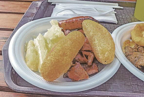 Frituras La yuca, el maíz y la masa de harina (hojaldre) pasan por esta técnica portuguesa. Frituras La yuca, el maíz y la masa de harina (hojaldre) pasan por esta técnica portuguesa.
