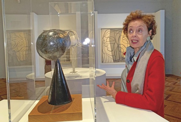 Annie Cohen-Solal, comisaria de la exposición 'Picasso, el extranjero', en el Museo Nacional de Historia de la Inmigración de París. Annie Cohen-Solal, comisaria de la exposición 'Picasso, el extranjero', en el Museo Nacional de Historia de la Inmigración de París.