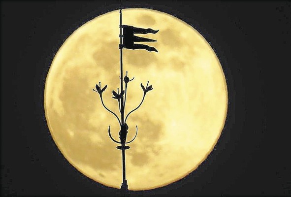 La luna azul, que tendrá lugar el 31 de agosto, será la segunda luna llena de ese mes. La luna azul, que tendrá lugar el 31 de agosto, será la segunda luna llena de ese mes.