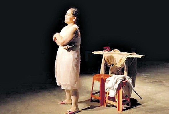 La falta de concursos de estímulo regional para el teatro panameño constituye una de las problemáticas que retrasan su crecimiento y expansión internacional. La falta de concursos de estímulo regional para el teatro panameño constituye una de las problemáticas que retrasan su crecimiento y expansión internacional.