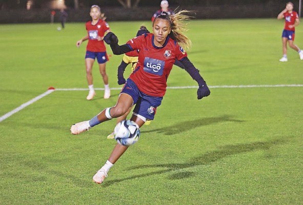 Carmen Montenegro durante un entrenamiento con la selección de Panamá en Australia. Carmen Montenegro durante un entrenamiento con la selección de Panamá en Australia.