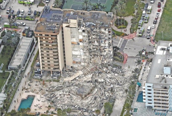 El edificio colapsó en tres áreas:norte, este y central. El edificio colapsó en tres áreas:norte, este y central.