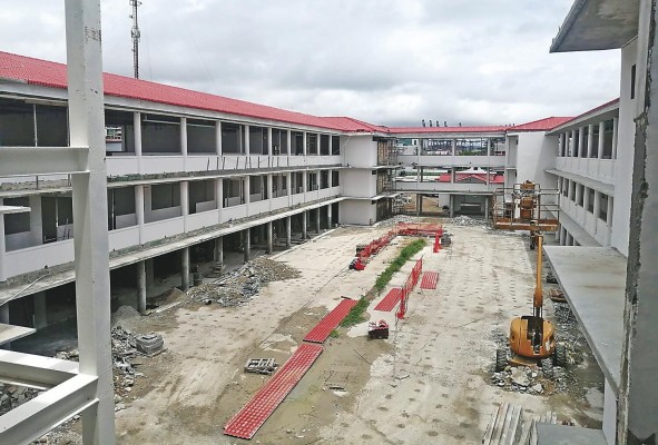 El espacio que ocupaba el gimnasio del colegio, ahora será utilizado como auditorio para unas 300 personas. El espacio que ocupaba el gimnasio del colegio, ahora será utilizado como auditorio para unas 300 personas.