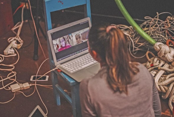 'Plataforma Circo' comenzó en 2019, año en el que efectuaron dos ediciones. Este es un evento que organiza 'La Tribu Performance', el primer colectivo de circo contemporáneo de Panamá. 'Plataforma Circo' comenzó en 2019, año en el que efectuaron dos ediciones. Este es un evento que organiza 'La Tribu Performance', el primer colectivo de circo contemporáneo de Panamá.