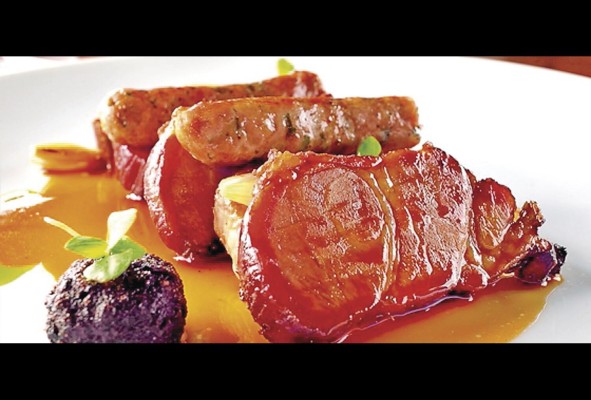 A Casa do Porco ofrece un menú con platos fuertes, embutidos curados y ahumados. A Casa do Porco ofrece un menú con platos fuertes, embutidos curados y ahumados.
