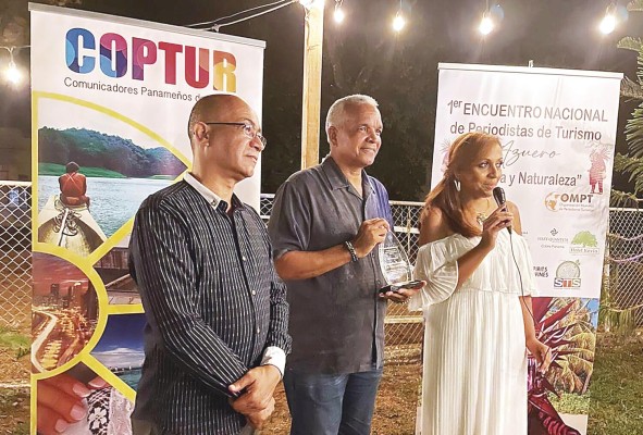 Reconocimiento a Coptur por impulsar el turismo en Panamá y la región. Reconocimiento a Coptur por impulsar el turismo en Panamá y la región.