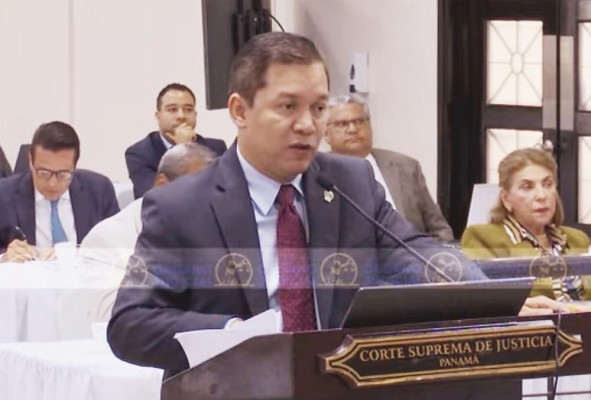 El fiscal Edwin Juárez sustentó la investigación del caso Blue Apple. El fiscal Edwin Juárez sustentó la investigación del caso Blue Apple.