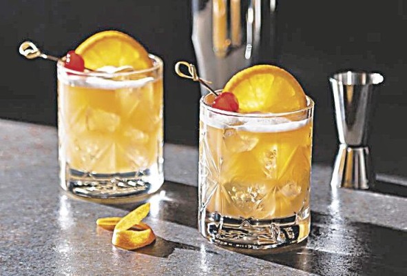 El 'whisky sour' proviene de las tierras altas de Escocia. El 'whisky sour' proviene de las tierras altas de Escocia.