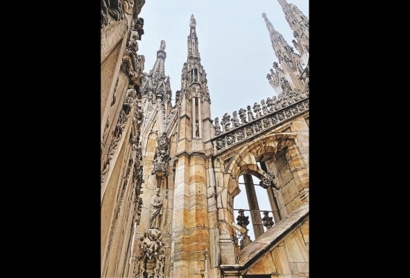 Exteriores de la Catedral de Milán Exteriores de la Catedral de Milán