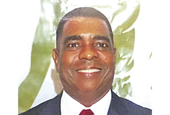 Luis A. Banqué Morelos.Abogado Posee un posgrado en Docencia Superior, diplomado en Derechos Humanos y ha tomado talleres de derechos humanos para abogados de oenegés. Luis A. Banqué Morelos.Abogado Posee un posgrado en Docencia Superior, diplomado en Derechos Humanos y ha tomado talleres de derechos humanos para abogados de oenegés.