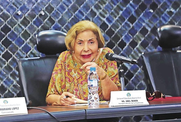 Mayín Correa, periodista y figura política de Panamá. Mayín Correa, periodista y figura política de Panamá.