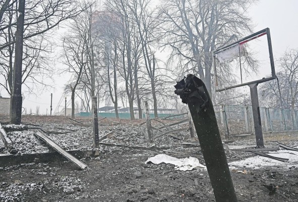 Vista del estado de los alrededores, tras el bombardeo ruso a la torre de televisión de Kiev (Ucrania). Vista del estado de los alrededores, tras el bombardeo ruso a la torre de televisión de Kiev (Ucrania).