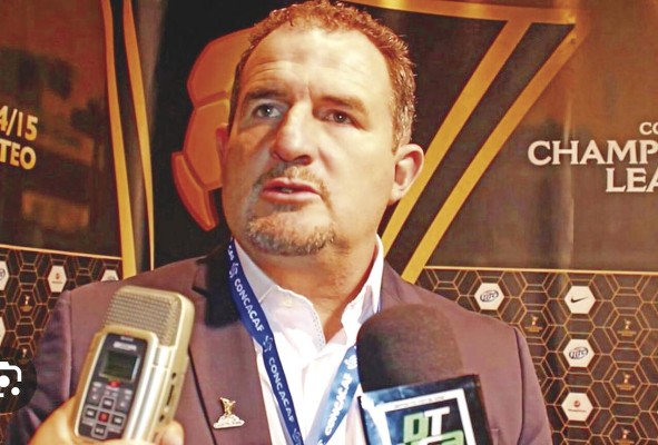 Desde 2017 preside la directiva del club Albinegro. Es ingeniero de sistemas, con maestría en administración de empresas Desde 2017 preside la directiva del club Albinegro. Es ingeniero de sistemas, con maestría en administración de empresas
