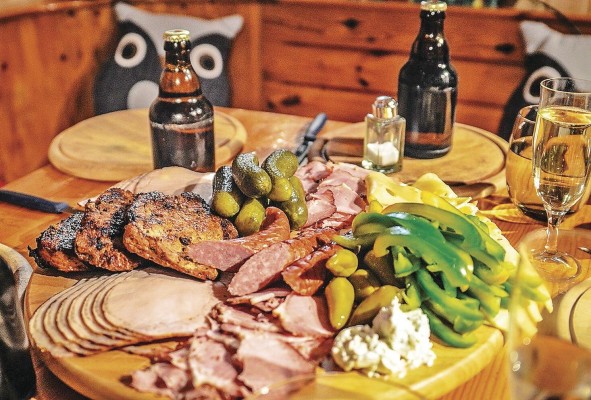 La levadura fermenta en bajas temperaturas y da como resultado la cerveza 'lager'. La levadura fermenta en bajas temperaturas y da como resultado la cerveza 'lager'.