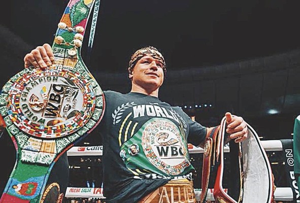 Canelo Álvarez ostenta 60 triunfos en su carrera profesional. Canelo Álvarez ostenta 60 triunfos en su carrera profesional.