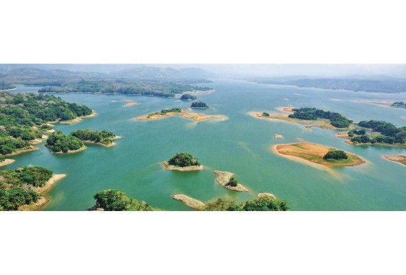 Alajuela, un lago artificial con bajos niveles por la falta de lluvias. Alajuela, un lago artificial con bajos niveles por la falta de lluvias.