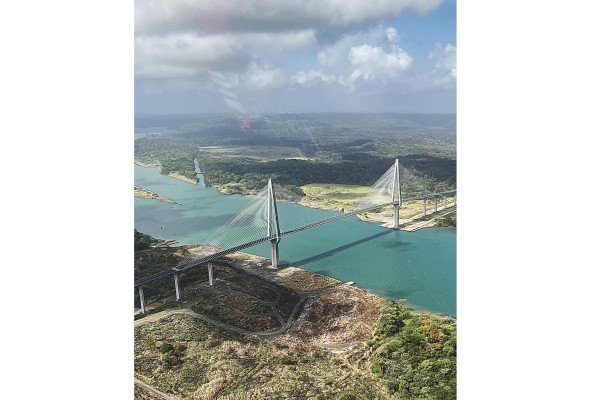 El Canal y la ciudad de Panamá, a vuelo de pájaro El Canal y la ciudad de Panamá, a vuelo de pájaro