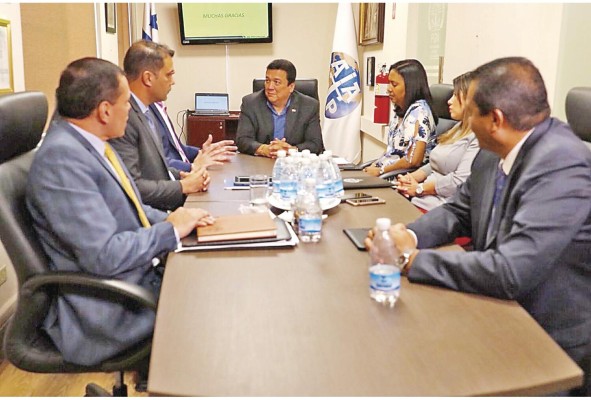 La reunión se realizó en el despacho del procurador de la Nación. La reunión se realizó en el despacho del procurador de la Nación.