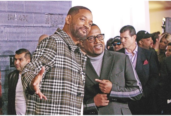 La saga acompaña la exitosa carrera del humorista Martin Lawrence. La saga acompaña la exitosa carrera del humorista Martin Lawrence.