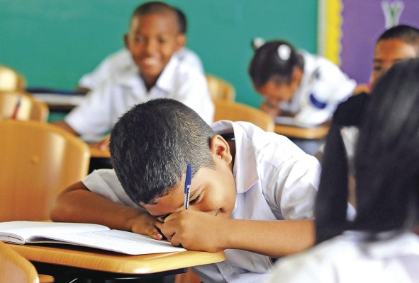 Según el Meduca, más de 57 mil alumnos han quedado fuera del sistema escolar este año. Según el Meduca, más de 57 mil alumnos han quedado fuera del sistema escolar este año.