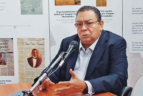 Francisco Carreira, precandidato presidencial por la libre postulación Francisco Carreira, precandidato presidencial por la libre postulación