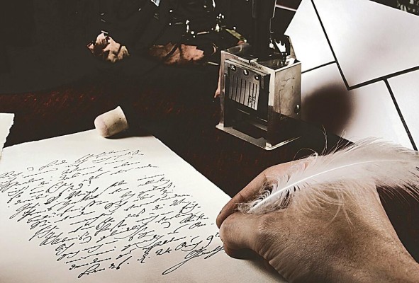 El escritor destacó como novelista y cuentista. El escritor destacó como novelista y cuentista.