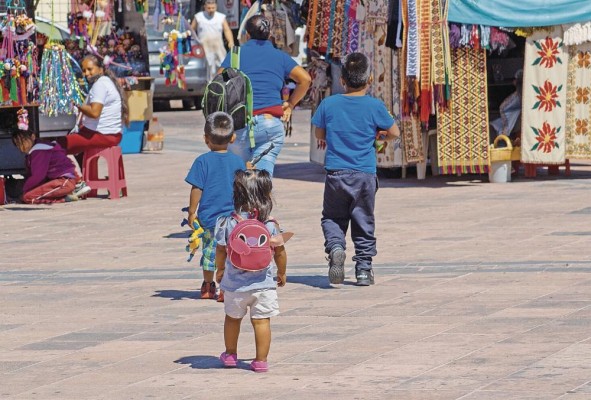 En nuestra región, 9,7 millones de niños viven en pobreza extrema. En nuestra región, 9,7 millones de niños viven en pobreza extrema.