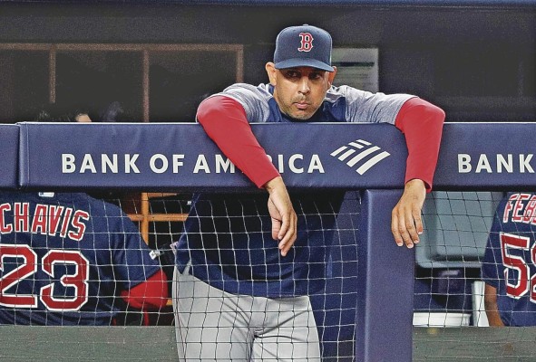 El puertorriqueño Alex Cora abandonó los Medias Rojas en medio de un escándalo El puertorriqueño Alex Cora abandonó los Medias Rojas en medio de un escándalo