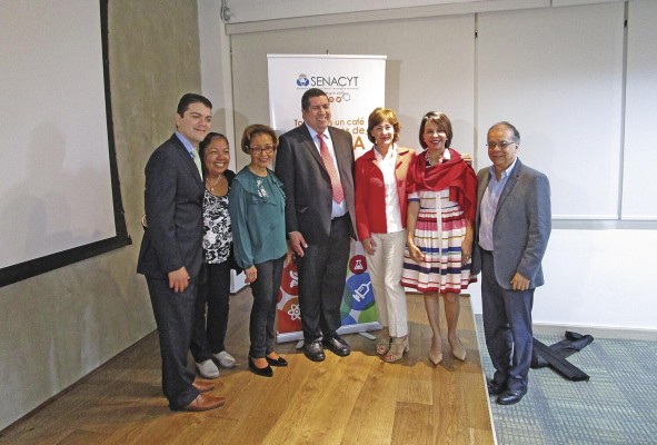 Durante el foro 'Transformando las políticas públicas para el logro de las metas de desarrollo sostenible' con la participación de la experta española María Conde Durante el foro 'Transformando las políticas públicas para el logro de las metas de desarrollo sostenible' con la participación de la experta española María Conde