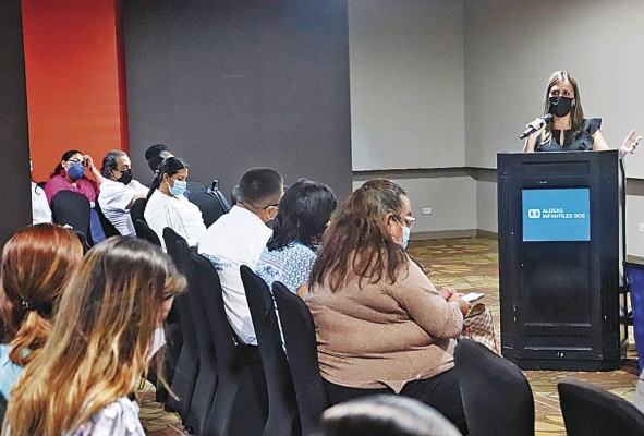 Foro “Niñez y adolescencia en situación de movilidad humana y los procesos de restitución de sus derechos en Panamá”, organizado por Aldeas Infantiles S.O.S y Unicef Foro “Niñez y adolescencia en situación de movilidad humana y los procesos de restitución de sus derechos en Panamá”, organizado por Aldeas Infantiles S.O.S y Unicef