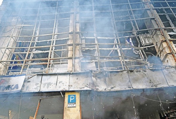 Estado en que quedó el edificio de la torre de televisión de Kiev, tras un bombardeo ruso. Estado en que quedó el edificio de la torre de televisión de Kiev, tras un bombardeo ruso.
