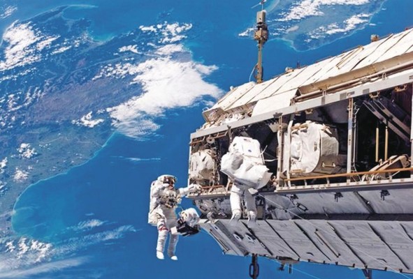 Roscosmos calcula que en 2021 en la órbita circunterrestre había más de 7.000 toneladas de basura espacial. Roscosmos calcula que en 2021 en la órbita circunterrestre había más de 7.000 toneladas de basura espacial.