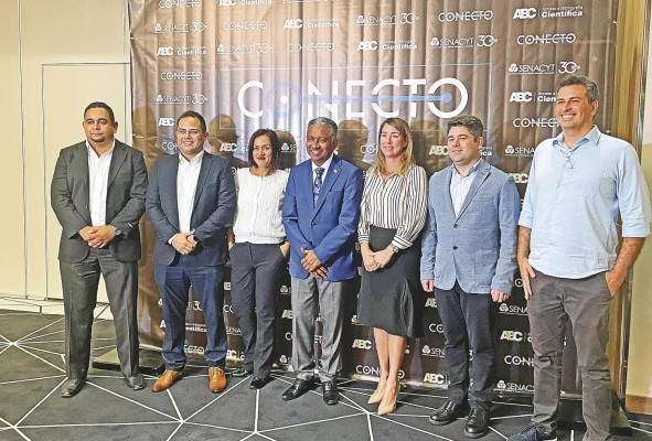 Actualmente 'Conecto' se encuentra en la fase dos de las cuatro propuestas. Actualmente 'Conecto' se encuentra en la fase dos de las cuatro propuestas.